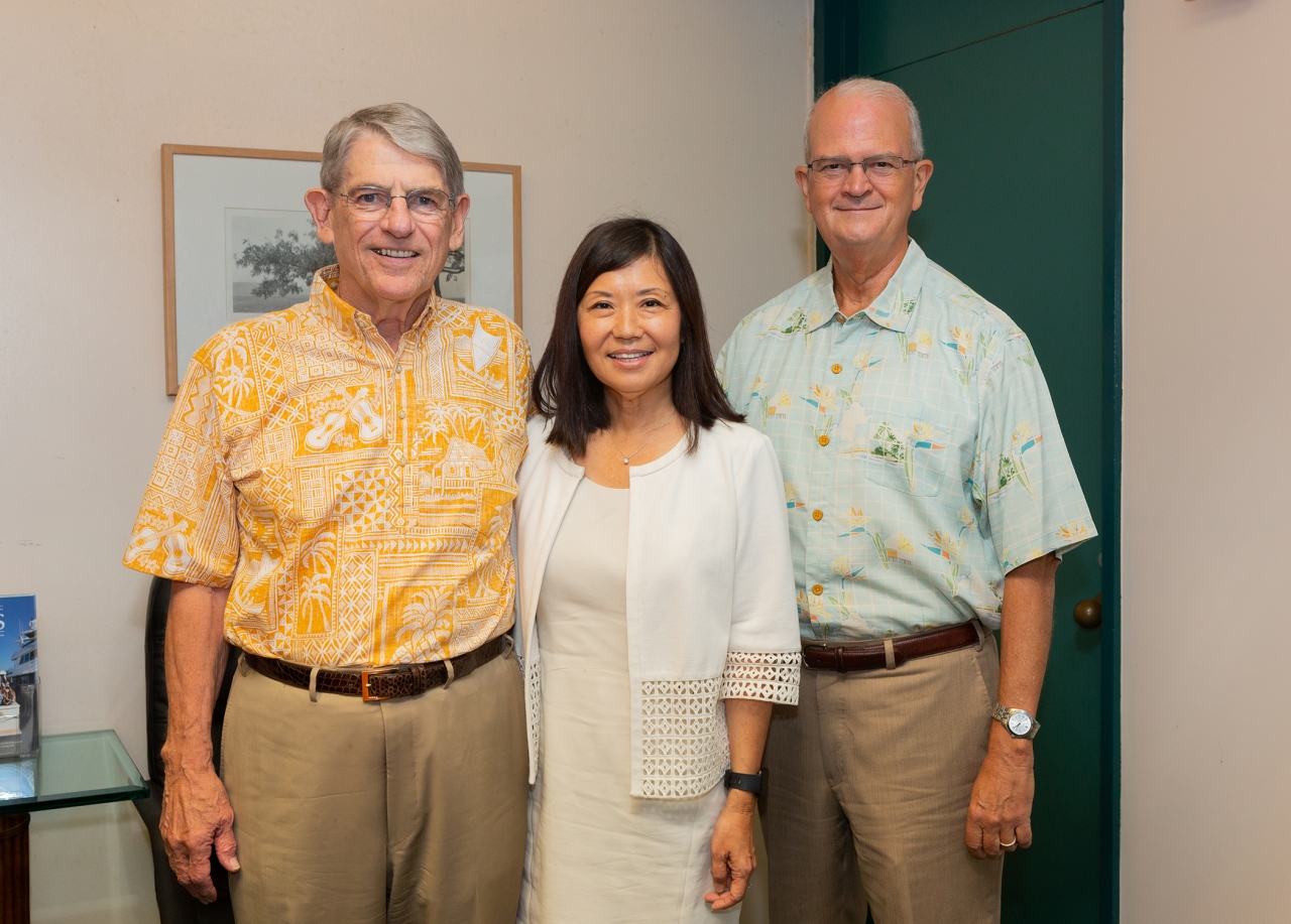 From left: Robert and Edwina Clarke and Vance Roley, Dean, Shidler College of Business.